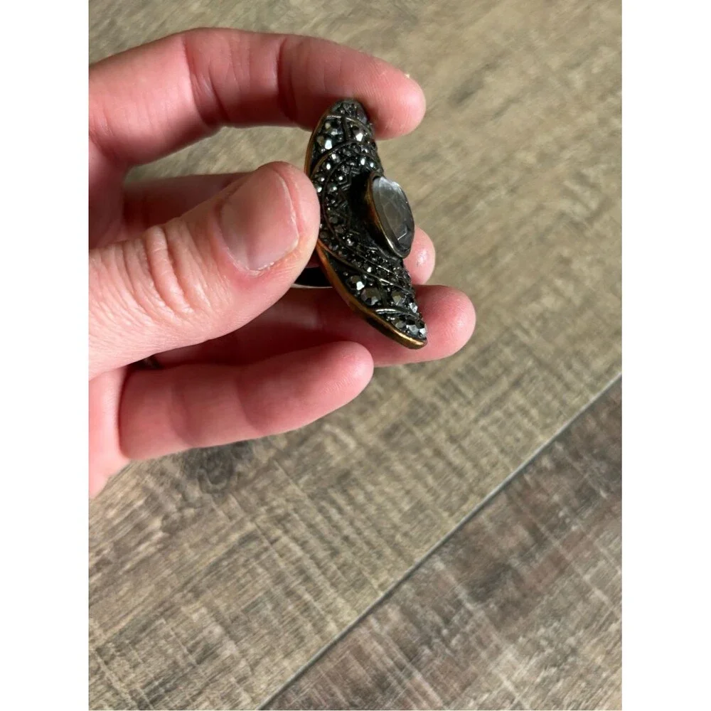Vintage women size 13.5 dark metal black clear rhinestone statement knuckle ring